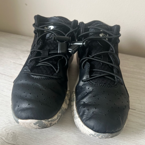 Boys Under Armour Shoes - Picture 4 of 10